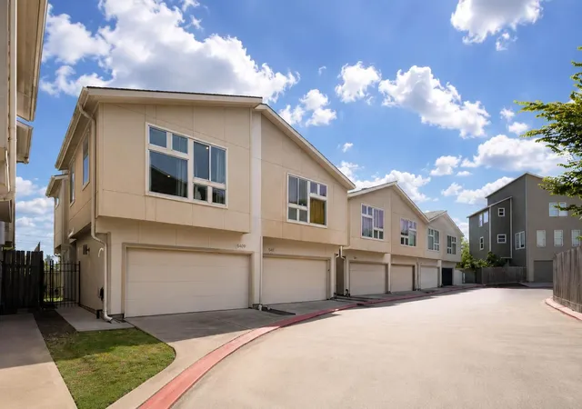 Photo 1 of Single family home for sale at 5409 Lindsay Ln, Houston, TX 77011 | MLS# 74565758 | Listing updated on 2026-09-09