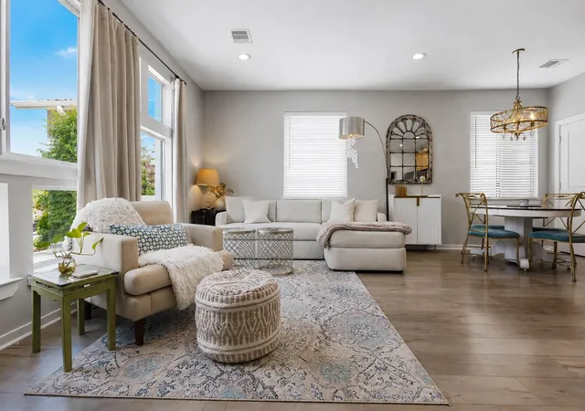 Photo 3 of Single family home for sale at 5409 Lindsay Ln, Houston, TX 77011 | MLS# 74565758 | Listing updated on 2026-09-09
