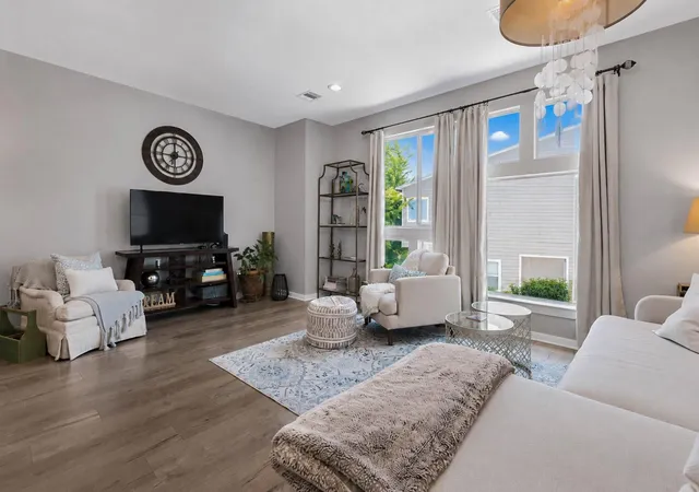 Photo 4 of Single family home for sale at 5409 Lindsay Ln, Houston, TX 77011 | MLS# 74565758 | Listing updated on 2026-09-09