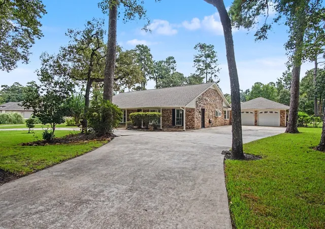 Photo 2 of Single family home for sale at 1310 Sycamore Ln, Kingwood, TX 77339 | MLS# 53658140 | Listing updated on 2026-09-17