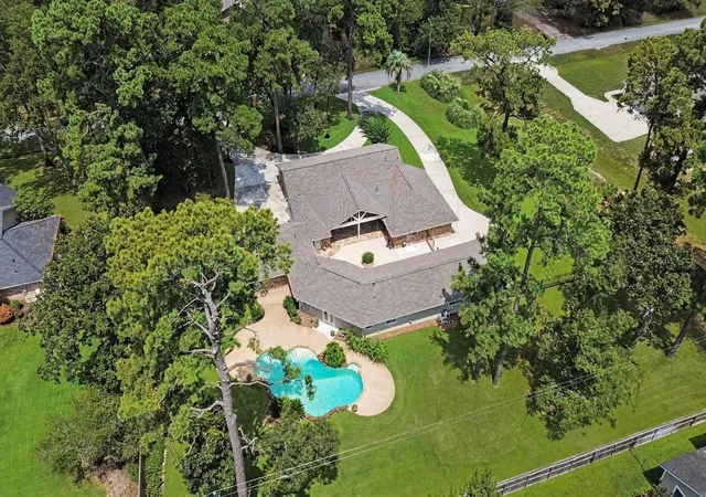 Photo 4 of Single family home for sale at 1310 Sycamore Ln, Kingwood, TX 77339 | MLS# 53658140 | Listing updated on 2026-09-17