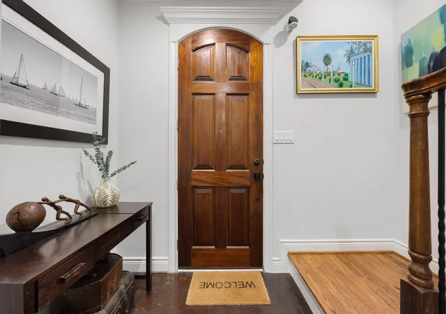Photo 3 of Single family home for sale at 1725 Edwards St, Houston, TX 77007 | MLS# 8036913 | Listing updated on 2026-09-12