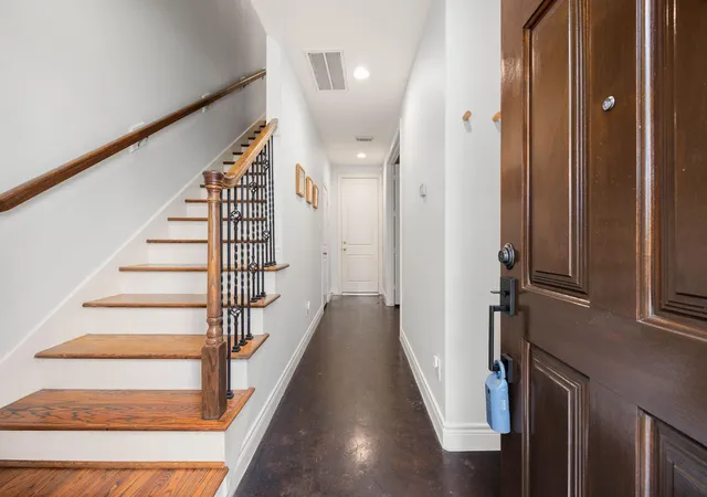 Photo 4 of Single family home for sale at 1725 Edwards St, Houston, TX 77007 | MLS# 8036913 | Listing updated on 2026-09-12