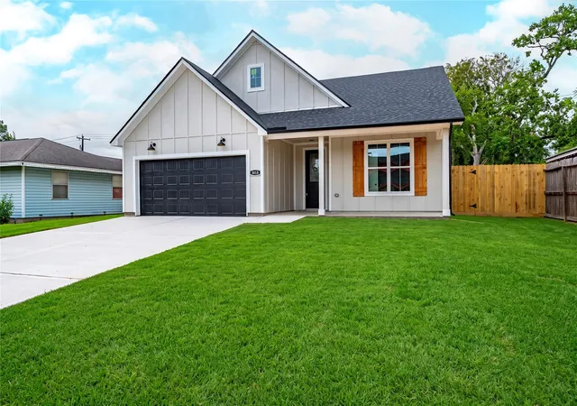 Photo 2 of Single family home for sale at 3018 Rust Ave, Texas City, TX 77590 | MLS# 4928169 | Listing updated on 2026-09-03