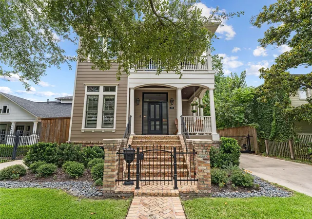 Photo 2 of Sale Pending at 1838 Arlington St, Houston, TX 77008 | MLS# 10604166 | Listing updated on 2026-09-15