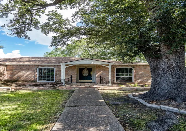 Photo 1 of Single family home for sale at 2015 Round Lake Dr, Houston, TX 77077 | MLS# 13684724 | Listing updated on 2026-09-15