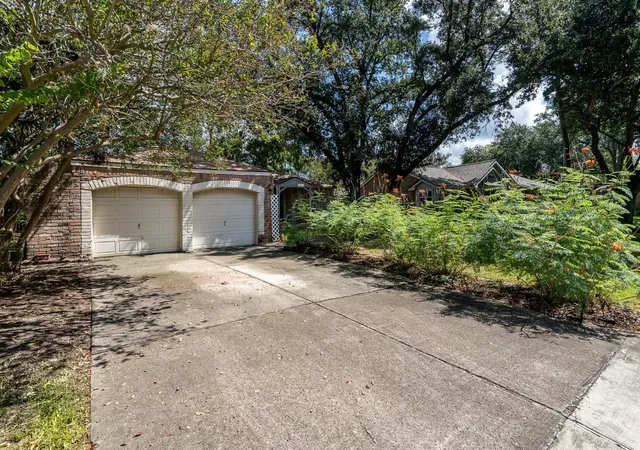 Photo 4 of Single family home for sale at 2015 Round Lake Dr, Houston, TX 77077 | MLS# 13684724 | Listing updated on 2026-09-15