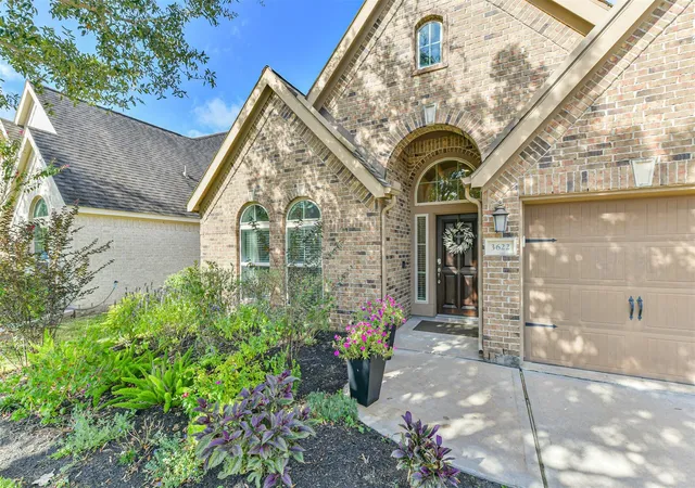 Photo 3 of Sale Pending at 3622 Cibolo Ct, Pearland, TX 77584 | MLS# 82230565 | Listing updated on 2026-10-08