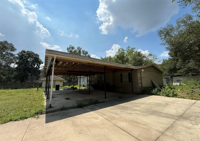 Photo 3 of Single family home for sale at 16550 Oakwood Dr, Splendora, TX 77372 | MLS# 97038378 | Listing updated on 2026-09-09