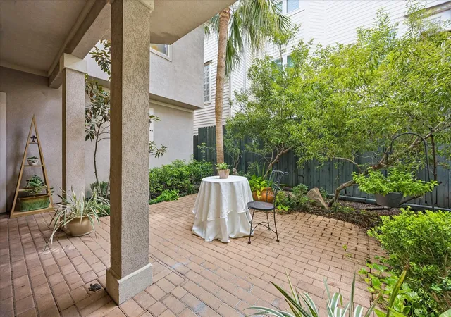 Photo 3 of Townhouse for sale at 2314 Huldy St #B, Houston, TX 77019 | MLS# 35442911 | Listing updated on 2026-09-09