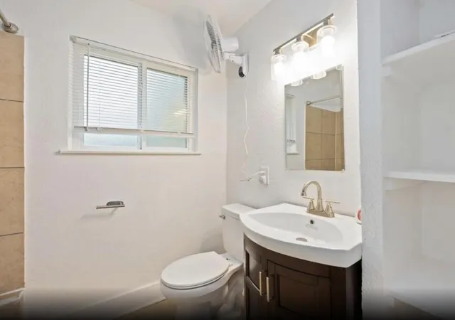 Photo 2 of Single family home for sale at 6043 Lyndhurst Dr, Houston, TX 77033 | MLS# 96659550 | Listing updated on 2026-09-14