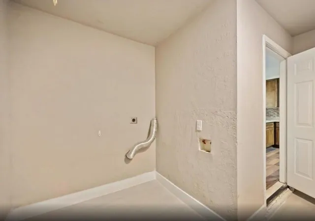 Photo 3 of Single family home for sale at 6043 Lyndhurst Dr, Houston, TX 77033 | MLS# 96659550 | Listing updated on 2026-09-14