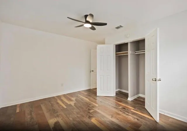 Photo 3 of Single family home for sale at 6043 Lyndhurst Dr, Houston, TX 77033 | MLS# 96659550 | Listing updated on 2026-09-14