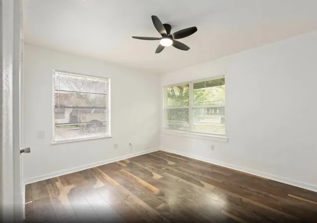 Photo 4 of Single family home for sale at 6043 Lyndhurst Dr, Houston, TX 77033 | MLS# 96659550 | Listing updated on 2026-09-14
