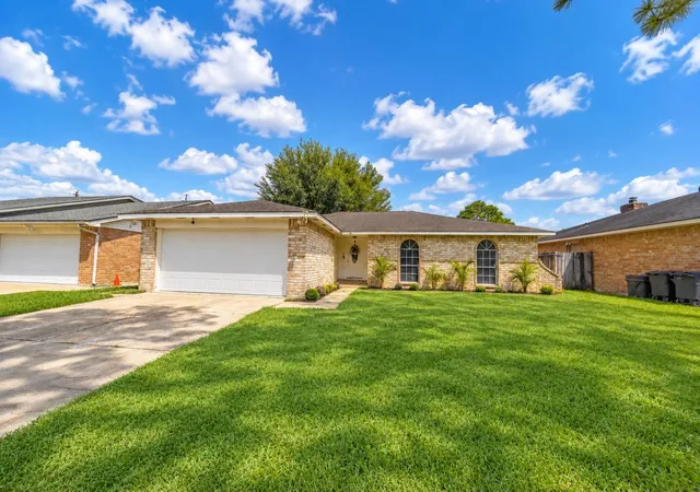 Photo 2 of Single family home for sale at 9907 Towne Brk Ln, Sugar Land, TX 77498 | MLS# 85188977 | Listing updated on 2026-10-07