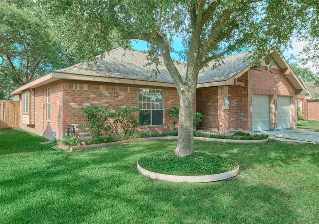 Photo 2 of Sale Pending at 17518 Hamilwood Dr, Houston, TX 77095 | MLS# 10838429 | Listing updated on 2026-09-16