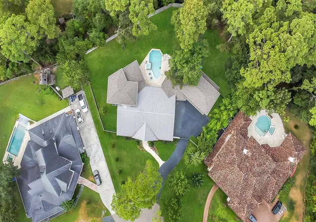 Photo 2 of Mansion for sale at 30 Hedwig Cir, Houston, TX 77024 | MLS# 49580576 | Listing updated on 2026-09-12