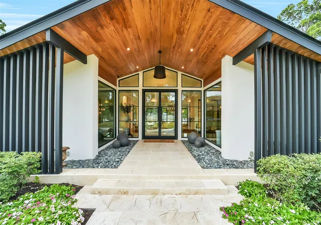 Photo 3 of Mansion for sale at 30 Hedwig Cir, Houston, TX 77024 | MLS# 49580576 | Listing updated on 2026-09-12