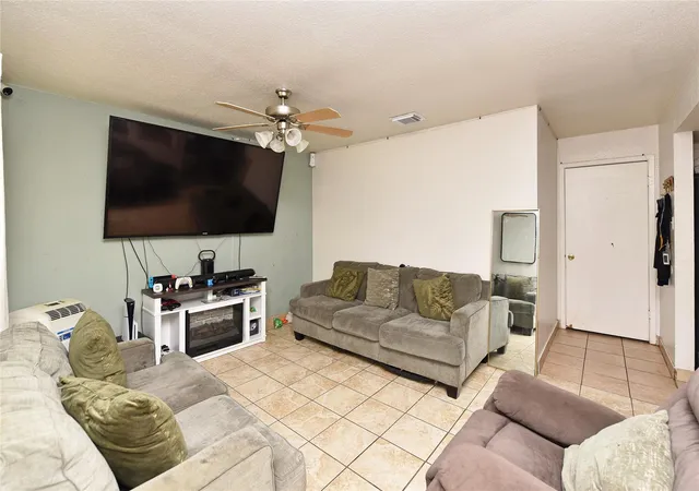 Photo 3 of Single family home for sale at 10119 Hannon Dr, Houston, TX 77040 | MLS# 74281423 | Listing updated on 2026-09-24