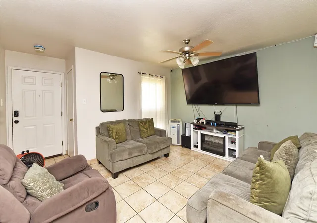 Photo 3 of Single family home for sale at 10119 Hannon Dr, Houston, TX 77040 | MLS# 74281423 | Listing updated on 2026-09-24