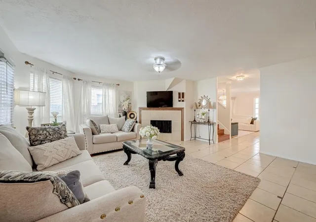Photo 2 of Single family home for sale at 2519 Glenholly Park Dr, Sugar Land, TX 77498 | MLS# 8116930 | Listing updated on 2026-09-05