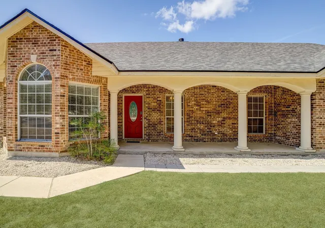 Photo 3 of Single family home for sale at 108 Deer Ridge Dr, La Vernia, TX 78121 | MLS# 90719256 | Listing updated on 2026-09-24