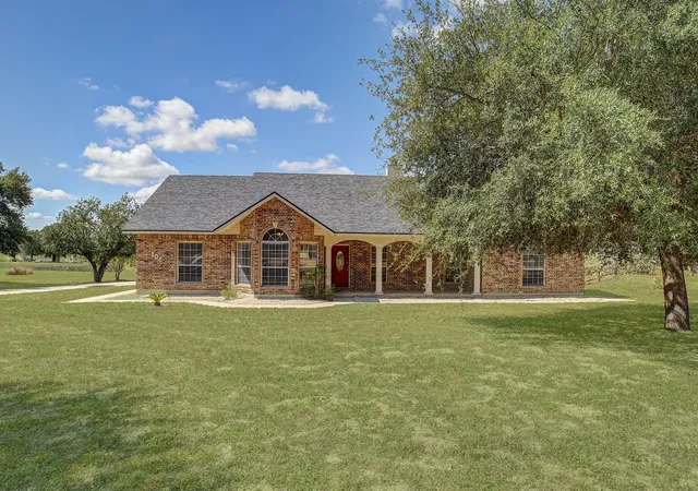 Photo 3 of Single family home for sale at 108 Deer Ridge Dr, La Vernia, TX 78121 | MLS# 90719256 | Listing updated on 2026-09-24