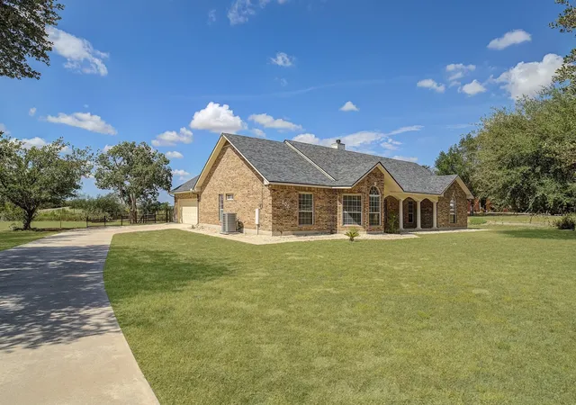 Photo 4 of Single family home for sale at 108 Deer Ridge Dr, La Vernia, TX 78121 | MLS# 90719256 | Listing updated on 2026-09-24