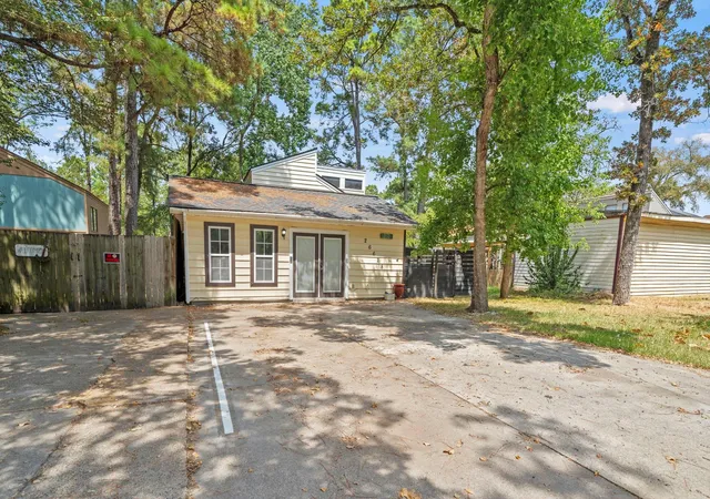 Photo 3 of Single family home for sale at 26628 Quail Ct, Huntsville, TX 77320 | MLS# 2748859 | Listing updated on 2026-09-11