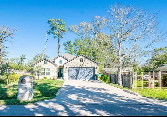 Photo 2 of Single family home for sale at 9233 Kentshire Dr, Houston, TX 77078 | MLS# 9481773 | Listing updated on 2026-09-17