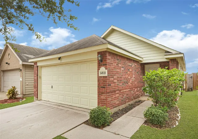 Photo 2 of Single family home for sale at 14818 Aberdeen Meadow Ln, Houston, TX 77053 | MLS# 22371649 | Listing updated on 2026-09-12