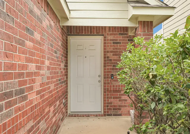 Photo 3 of Single family home for sale at 14818 Aberdeen Meadow Ln, Houston, TX 77053 | MLS# 22371649 | Listing updated on 2026-09-12