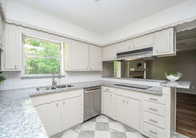 Photo 2 of Single family home for sale at 96 Panorama Dr, Conroe, TX 77304 | MLS# 83265698 | Listing updated on 2026-09-23
