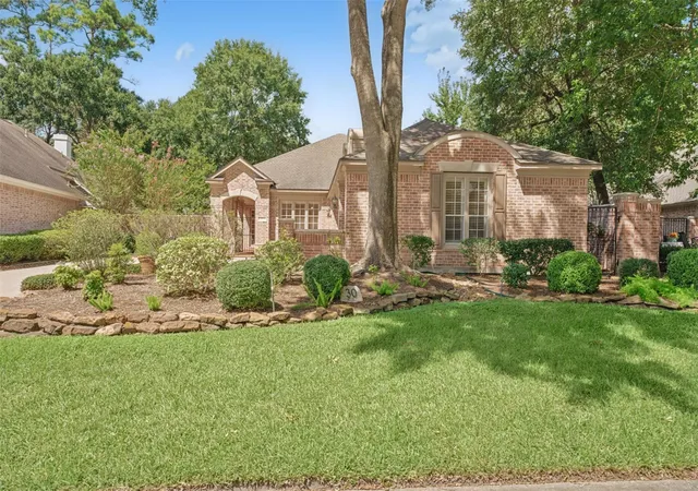 Photo 1 of Sale Pending at 30 N Castlegreen Cir, Spring, TX 77381 | MLS# 70900904 | Listing updated on 2026-10-06