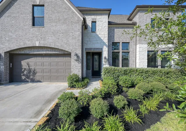 Photo 2 of Single family home for sale at 359 Calmato Woods Way, Willis, TX 77318 | MLS# 90995099 | Listing updated on 2026-09-19