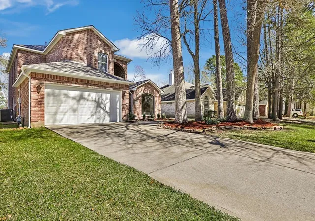 Photo 2 of Single family home for sale at 13930 Fountain View Dr, Montgomery, TX 77356 | MLS# 32628428 | Listing updated on 2026-09-20