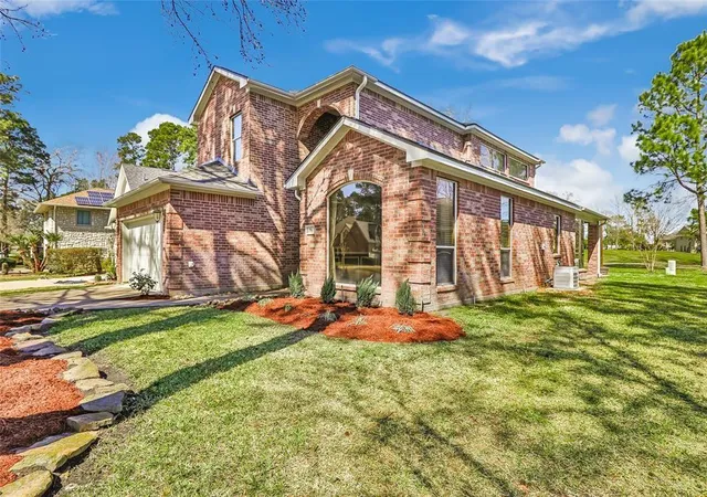 Photo 3 of Single family home for sale at 13930 Fountain View Dr, Montgomery, TX 77356 | MLS# 32628428 | Listing updated on 2026-09-20