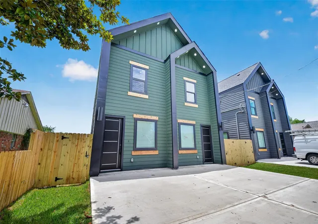 Photo 3 of Multi family home for sale at 7836 & 7840 Nashville St #A-D, Houston, TX 77028 | MLS# 33902349 | Listing updated on 2026-09-20