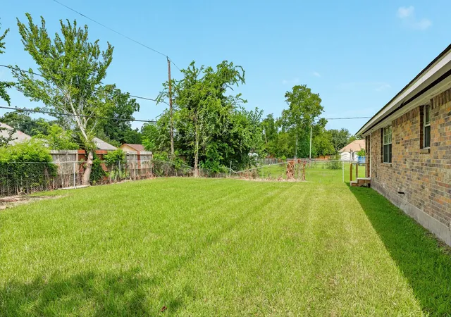 Photo 2 of Single family home for sale at 8407 Tavenor Ln, Houston, TX 77075 | MLS# 75923862 | Listing updated on 2026-09-02