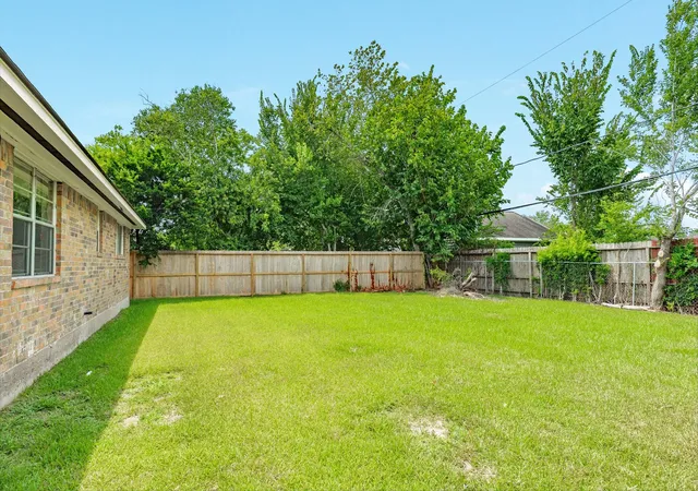 Photo 3 of Single family home for sale at 8407 Tavenor Ln, Houston, TX 77075 | MLS# 75923862 | Listing updated on 2026-09-02
