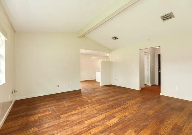 Photo 4 of Single family home for sale at 8407 Tavenor Ln, Houston, TX 77075 | MLS# 75923862 | Listing updated on 2026-09-02