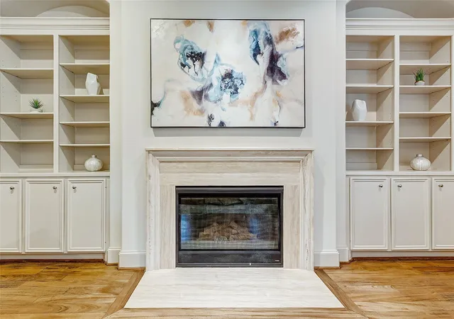 Photo 3 of Townhouse for sale at 1955 Sheridan St, Houston, TX 77030 | MLS# 87871559 | Listing updated on 2026-10-07