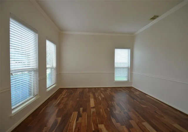 Photo 3 of Single family home for sale at 1504 Pine Grv Ln, Pearland, TX 77581 | MLS# 93062582 | Listing updated on 2026-09-26