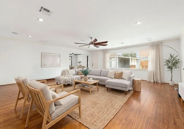 Photo 3 of Single family home for sale at 4508 Randwick Dr, Houston, TX 77092 | MLS# 76851586 | Listing updated on 2026-09-14