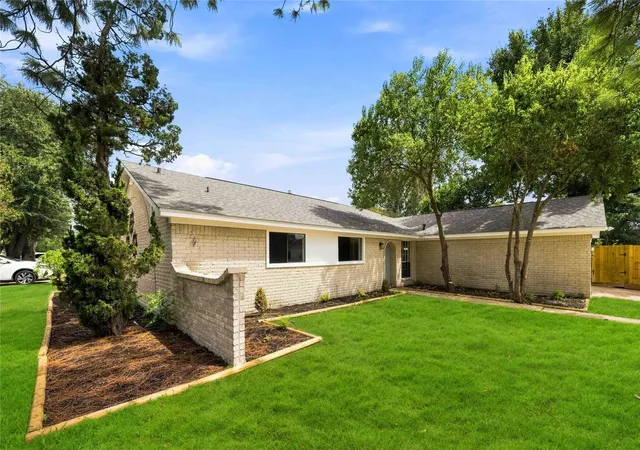 Photo 2 of Single family home for sale at 9223 Benning Dr, Houston, TX 77031 | MLS# 89714133 | Listing updated on 2026-09-26