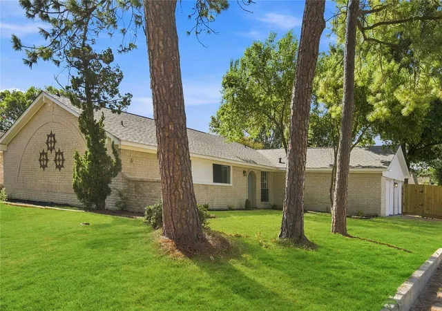 Photo 3 of Single family home for sale at 9223 Benning Dr, Houston, TX 77031 | MLS# 89714133 | Listing updated on 2026-09-26