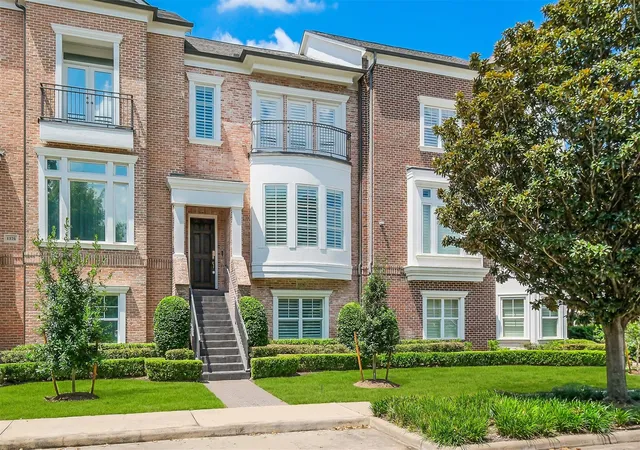 Photo 2 of Townhouse for sale at 1374 Lake Pointe Pkwy, Sugar Land, TX 77478 | MLS# 83398559 | Listing updated on 2026-09-17