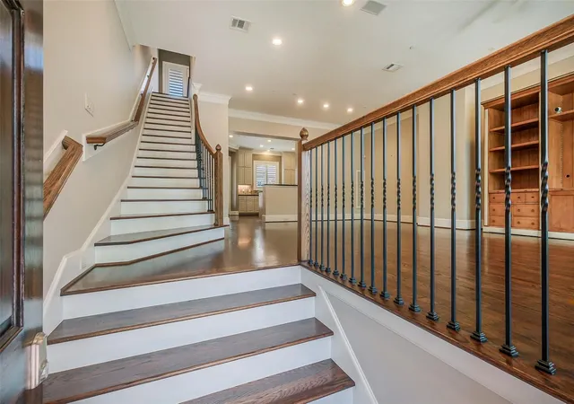 Photo 4 of Townhouse for sale at 1374 Lake Pointe Pkwy, Sugar Land, TX 77478 | MLS# 83398559 | Listing updated on 2026-09-17