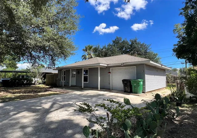 Photo 3 of Sale Pending at 607 Ogilvie St, Houston, TX 77017 | MLS# 55409367 | Listing updated on 2026-10-07