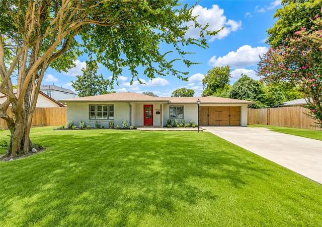 Photo 2 of Sale Pending at 1939 Wycliffe Dr, Houston, TX 77043 | MLS# 13517866 | Listing updated on 2026-09-17